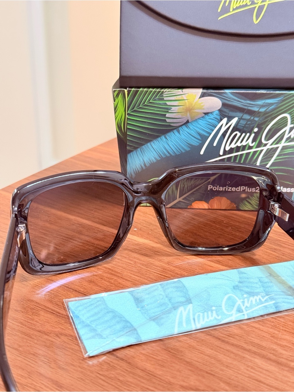 Maui Jim Women’s Square Sunglasses two steps - Picture 11 of 12